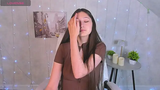 Ella Burns online show from December 2, 2025, 10:09 am