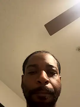 Snapshot of Smoove33 chatting on November 4, 2025, 8:46 am Smoove33 online show from November 4, 2025, 8:46 am