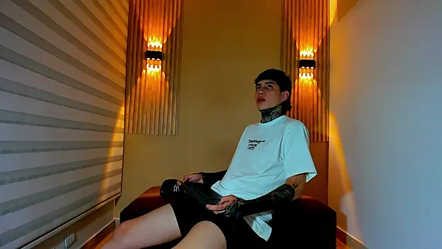 Snapshot of DANTE_ARMSTRONG chatting on November 8, 2025, 4:01 am DANTE ARMSTRONG online show from November 8, 2025, 4:01 am