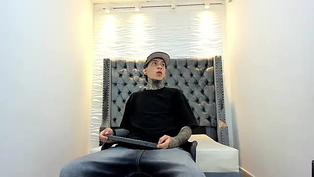 DANTE ARMSTRONG online show from December 20, 2025, 3:46 am