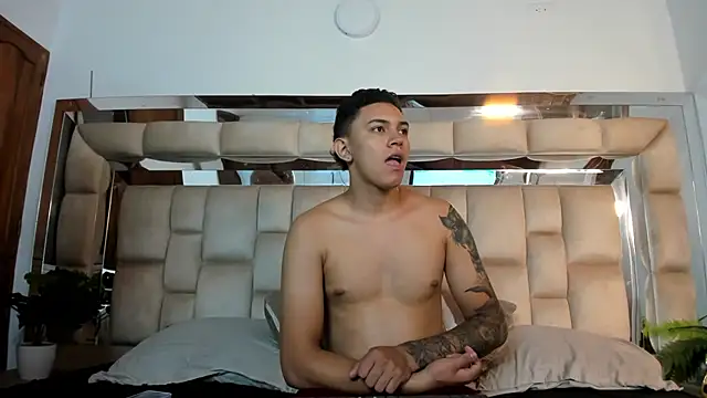 Snapshot of HotVoltage chatting on November 6, 2025, 12:17 pm HotVoltage online show from November 6, 2025, 12:17 pm