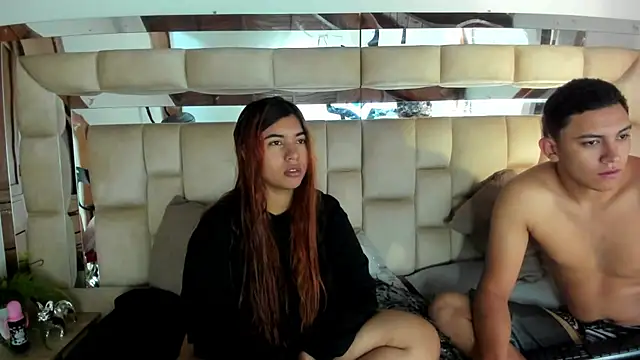 Snapshot of HotVoltage chatting on November 25, 2025, 12:27 pm HotVoltage online show from November 25, 2025, 12:27 pm