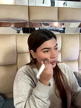 Snapshot of HotVoltage chatting on December 16, 2025, 12:32 pm HotVoltage online show from December 16, 2025, 12:32 pm