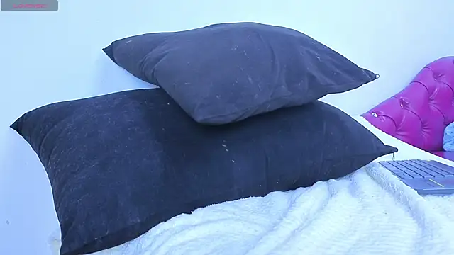 Snapshot of Julieta_horney chatting on November 6, 2025, 3:02 pm Julieta horney online show from November 6, 2025, 3:02 pm