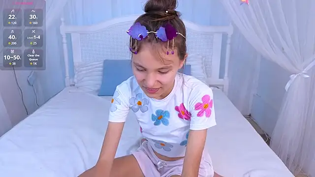 Snapshot of Little__Lunaa chatting on August 1, 2026, 10:47 am Little Lunaa online show from August 1, 2026, 10:47 am