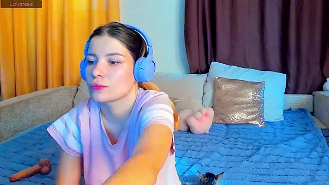 Snapshot of Eva_purrr_ chatting on November 25, 2025, 9:53 am Eva purrr online show from November 25, 2025, 9:53 am