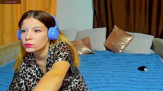 Snapshot of Eva_purrr_ chatting on November 27, 2025, 1:18 am Eva purrr online show from November 27, 2025, 1:18 am