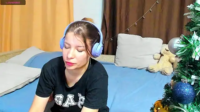 Snapshot of Eva_purrr_ chatting on December 18, 2025, 1:33 am Eva purrr online show from December 18, 2025, 1:33 am