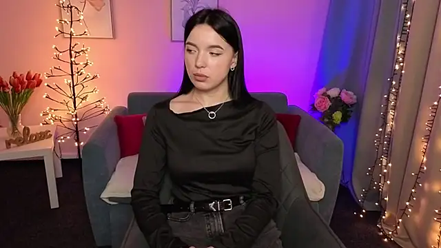 Snapshot of HeyNiki chatting on December 18, 2025, 4:02 pm HeyNiki online show from December 18, 2025, 4:02 pm