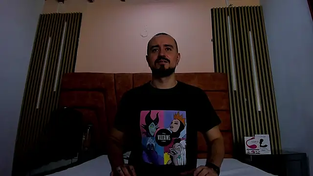 Snapshot of HARRY_FLYNN chatting on November 12, 2025, 12:16 pm HARRY FLYNN online show from November 12, 2025, 12:16 pm