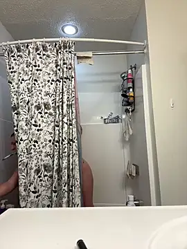 Redriddinghood8 online show from December 17, 2025, 3:45 am