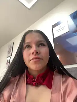 Snapshot of violettabond chatting on November 4, 2025, 2:49 pm violettabond online show from November 4, 2025, 2:49 pm