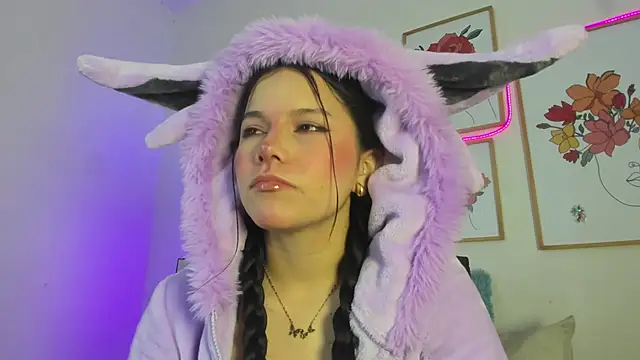 violettabond online show from November 26, 2025, 11:11 am