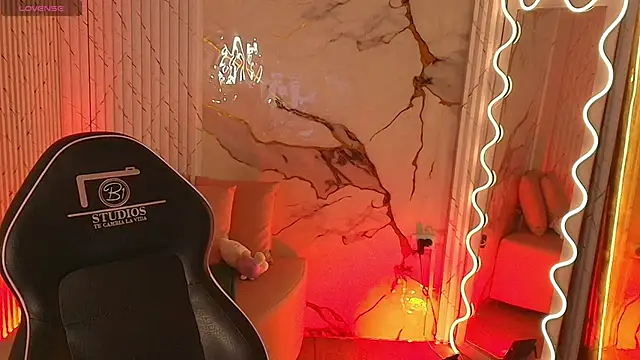 Snapshot of PEACHY_TAY chatting on April 7, 2026, 11:10 am PEACHY TAY online show from April 7, 2026, 11:10 am