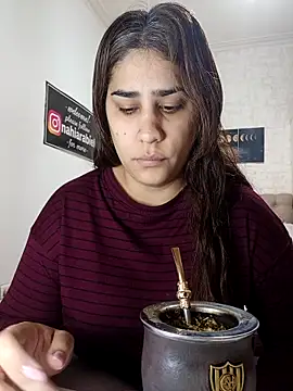 nahiarabiel33 online show from May 15, 2026, 4:47 pm
