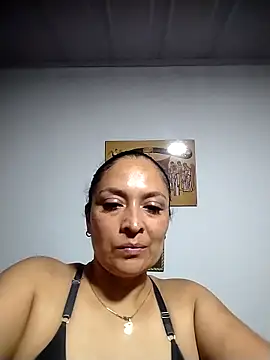 CatleyaSmith online show from April 4, 2026, 1:26 am