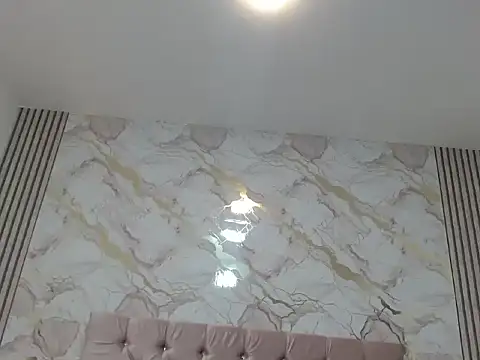 MiaCoock online show from December 17, 2025, 2:12 pm