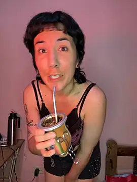 Snapshot of millielatina chatting on November 10, 2025, 9:03 pm millielatina online show from November 10, 2025, 9:03 pm