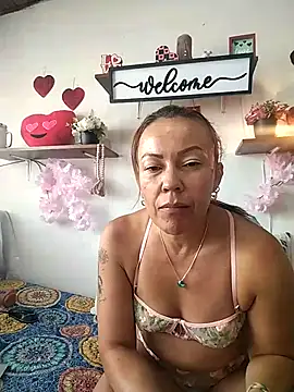 Snapshot of salomehill1 chatting on April 25, 2026, 7:44 pm salomehill1 online show from April 25, 2026, 7:44 pm