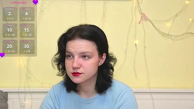 LatinaHuguenin online show from December 18, 2025, 7:03 am