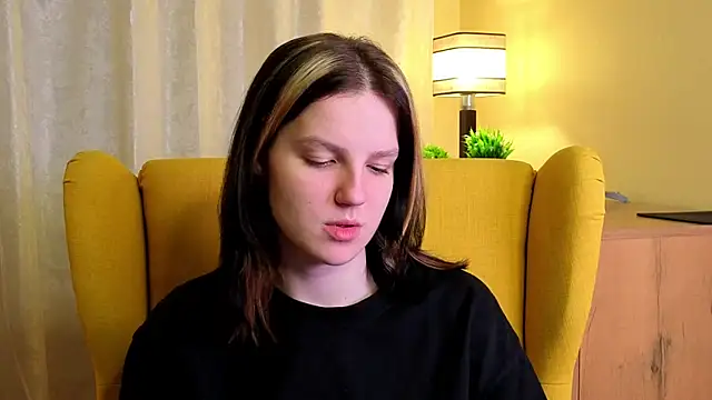 LatinaHuguenin online show from April 11, 2026, 9:08 pm