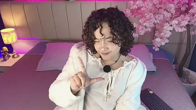  sarahRose online show from April 15, 2026, 3:35 am