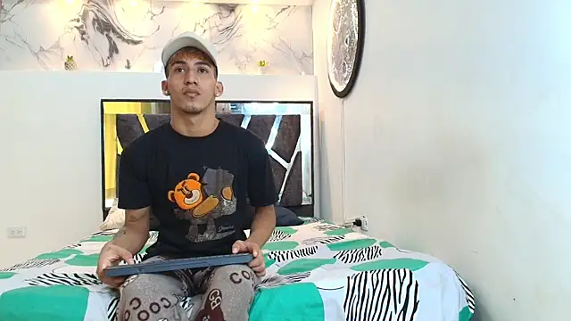 Snapshot of IMPERIO_ROMANO chatting on November 25, 2025, 7:14 pm IMPERIO ROMANO online show from November 25, 2025, 7:14 pm