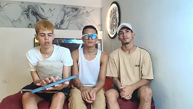 Snapshot of IMPERIO_ROMANO chatting on December 4, 2025, 7:22 pm IMPERIO ROMANO online show from December 4, 2025, 7:22 pm