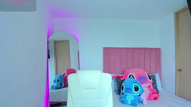 Janettcruz online show from March 26, 2026, 6:35 pm