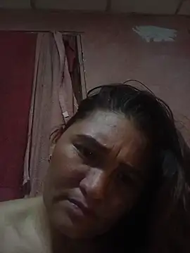 Snapshot of Leona-Pig chatting on December 4, 2025, 8:17 pm Leona-Pig online show from December 4, 2025, 8:17 pm