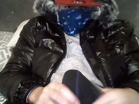 peluche374 online show from April 16, 2026, 4:35 am