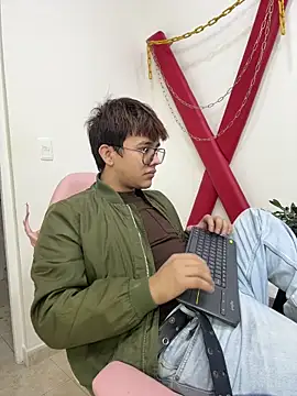 Snapshot of benjiDom chatting on November 10, 2025, 12:26 pm benjiDom online show from November 10, 2025, 12:26 pm