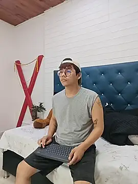 Snapshot of benjiDom chatting on November 11, 2025, 12:05 pm benjiDom online show from November 11, 2025, 12:05 pm