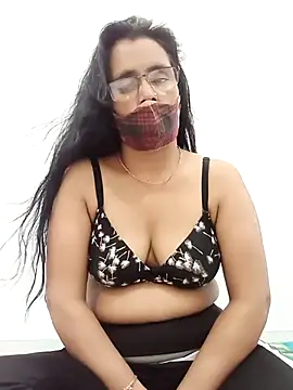 sanjana077 online show from February 16, 2026, 8:10 am