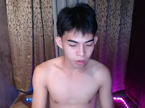 Urhotsilverboy online show from December 5, 2025, 3:52 pm