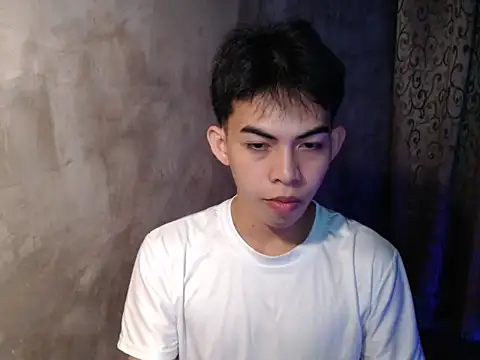 Snapshot of Urhotsilverboy chatting on January 11, 2026, 2:33 pm Urhotsilverboy online show from January 11, 2026, 2:33 pm