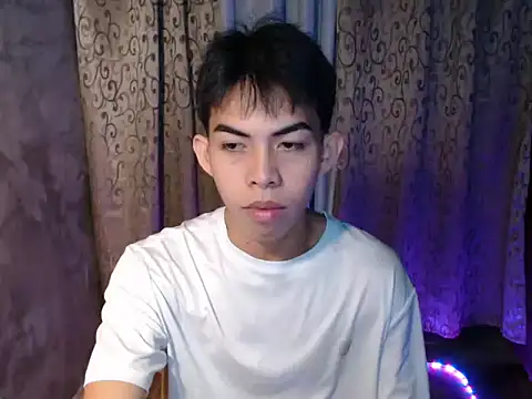 Snapshot of Urhotsilverboy chatting on January 13, 2026, 11:04 am Urhotsilverboy online show from January 13, 2026, 11:04 am