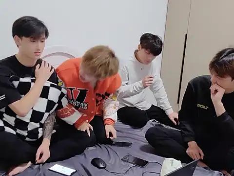 Snapshot of xiaomeng2563 chatting on November 12, 2025, 12:05 pm xiaomeng2563 online show from November 12, 2025, 12:05 pm