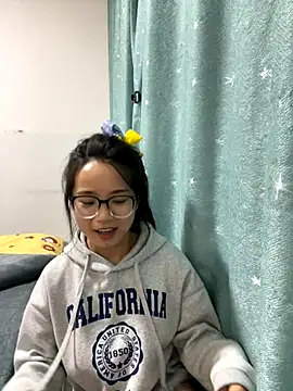 Hmm 0303 online show from November 12, 2025, 2:28 pm