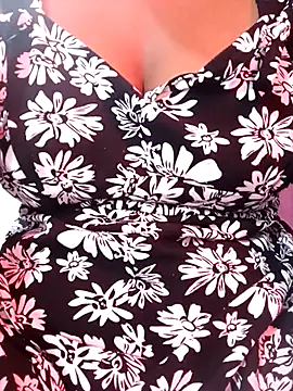 Snapshot of Rihasna chatting on November 6, 2025, 12:28 pm Rihasna online show from November 6, 2025, 12:28 pm