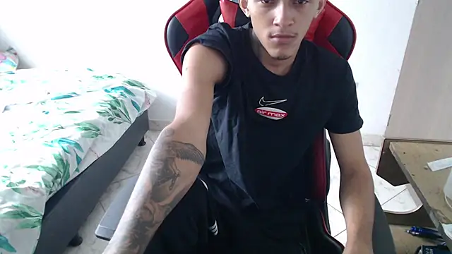 Snapshot of thebesthot chatting on November 27, 2025, 8:33 pm thebesthot online show from November 27, 2025, 8:33 pm