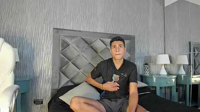 Snapshot of Dominic_Burk chatting on November 7, 2025, 7:36 pm Dominic Burk online show from November 7, 2025, 7:36 pm