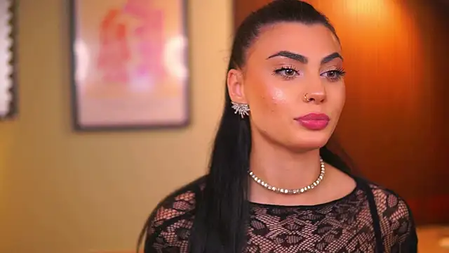 Snapshot of RavennaDArcy chatting on November 18, 2025, 8:13 pm RavennaDArcy online show from November 18, 2025, 8:13 pm