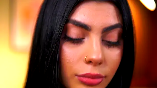 Snapshot of RavennaDArcy chatting on November 26, 2025, 8:10 pm RavennaDArcy online show from November 26, 2025, 8:10 pm