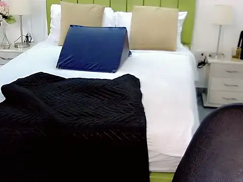 sebastian cruz  online show from November 24, 2025, 7:13 pm