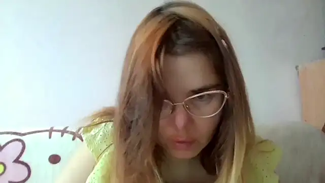 Snapshot of HornyElena chatting on November 23, 2025, 11:32 am HornyElena online show from November 23, 2025, 11:32 am