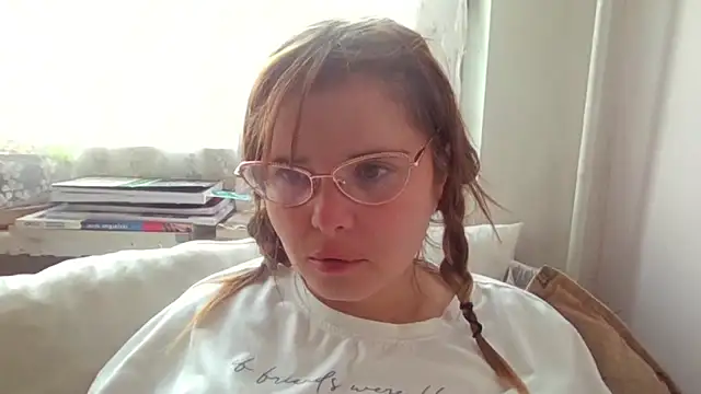 Snapshot of HornyElena chatting on December 16, 2025, 11:48 am HornyElena online show from December 16, 2025, 11:48 am