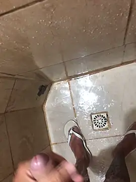 Snapshot of Luan1267 chatting on November 17, 2025, 10:15 pm Luan1267 online show from November 17, 2025, 10:15 pm