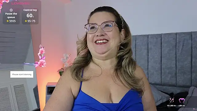 Snapshot of CurvyRosse_ chatting on February 9, 2026, 11:14 am CurvyRosse online show from February 9, 2026, 11:14 am