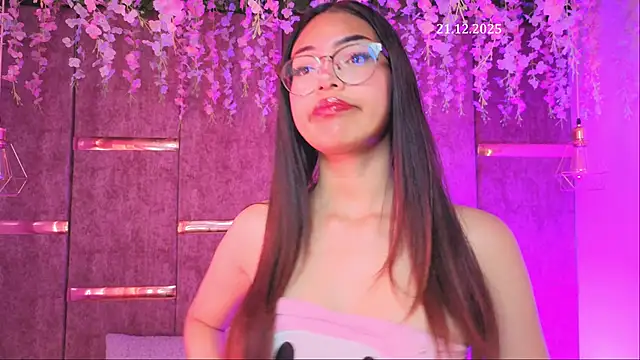  ViolletteNoir  online show from December 21, 2025, 8:27 pm